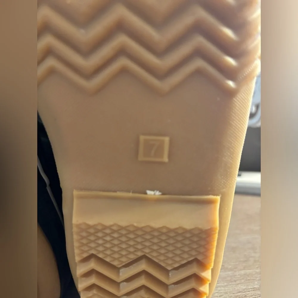 NWT BearPaw Denali Boots - Picture 11 of 13